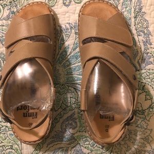Finn Comfort 40D Tan Sandal